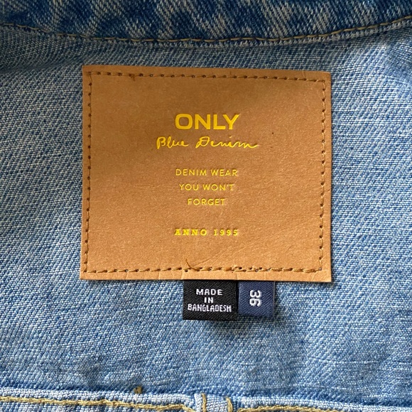 Cropped Jean Jacket - Picture 4 of 8